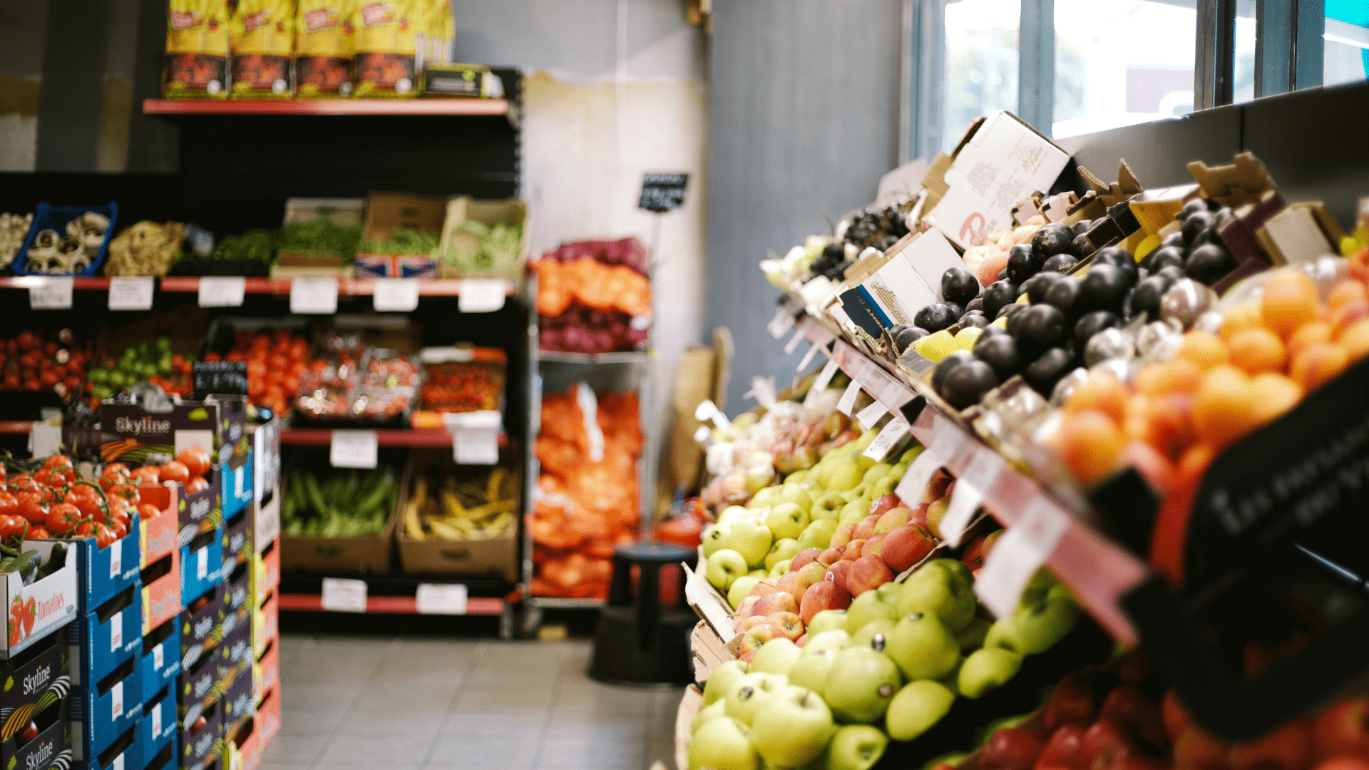 Gemüse und Obst im Supermarkt